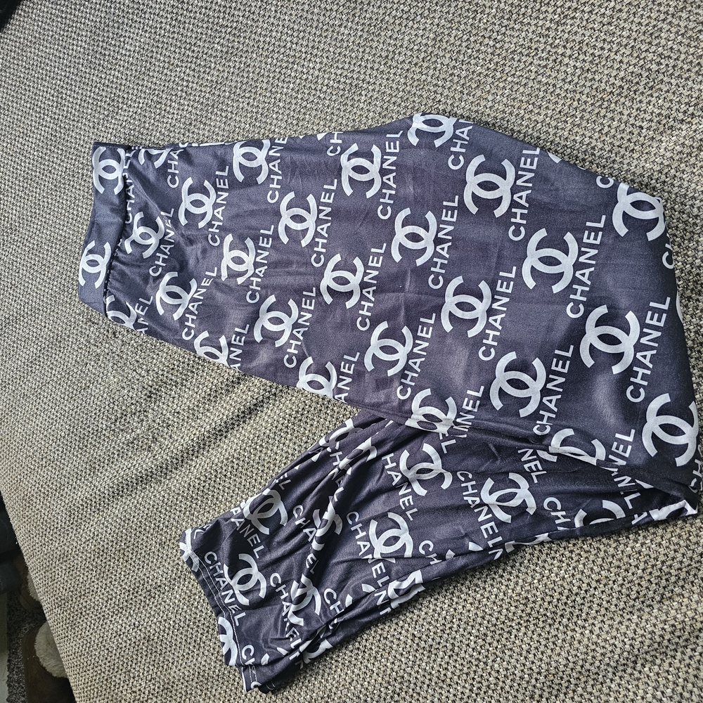 Fashion Logo Leggings in Black and White